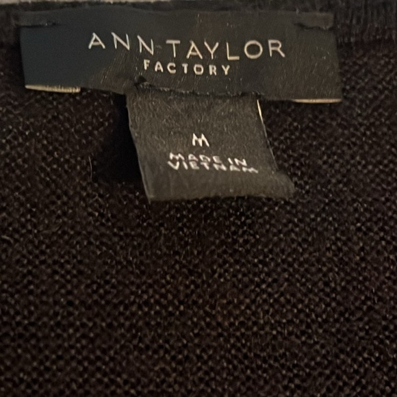 Ann Taylor black crossed draped front long sleeves light sweater sz M - Picture 7 of 8